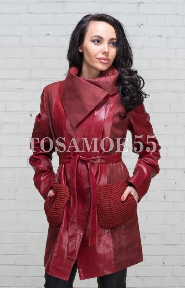 Куртка темно-красного цвета из эко-кожи с поясом