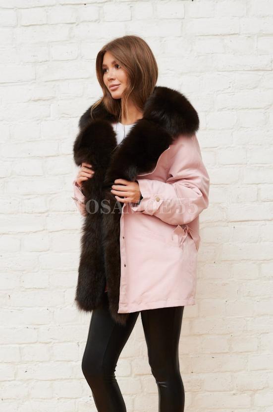 Розовая парка с воротником из меха песца фото №1